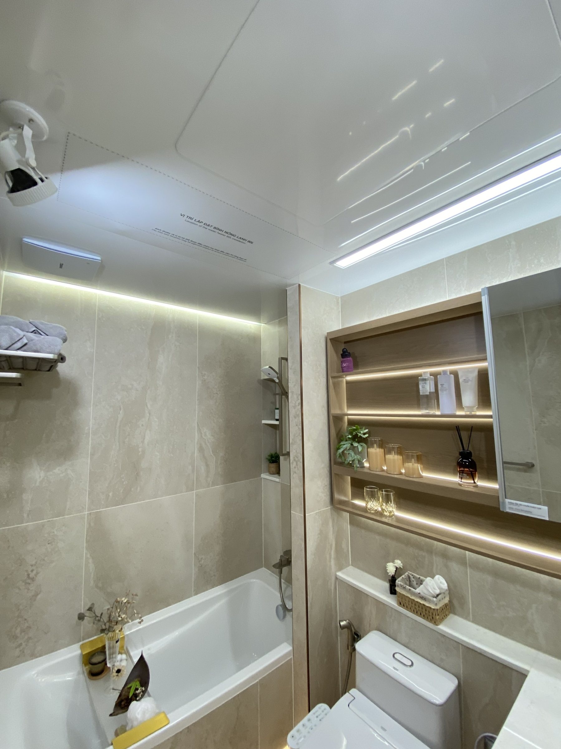 nhà vệ sinh bàn giao tại dự án Starlake The Prime